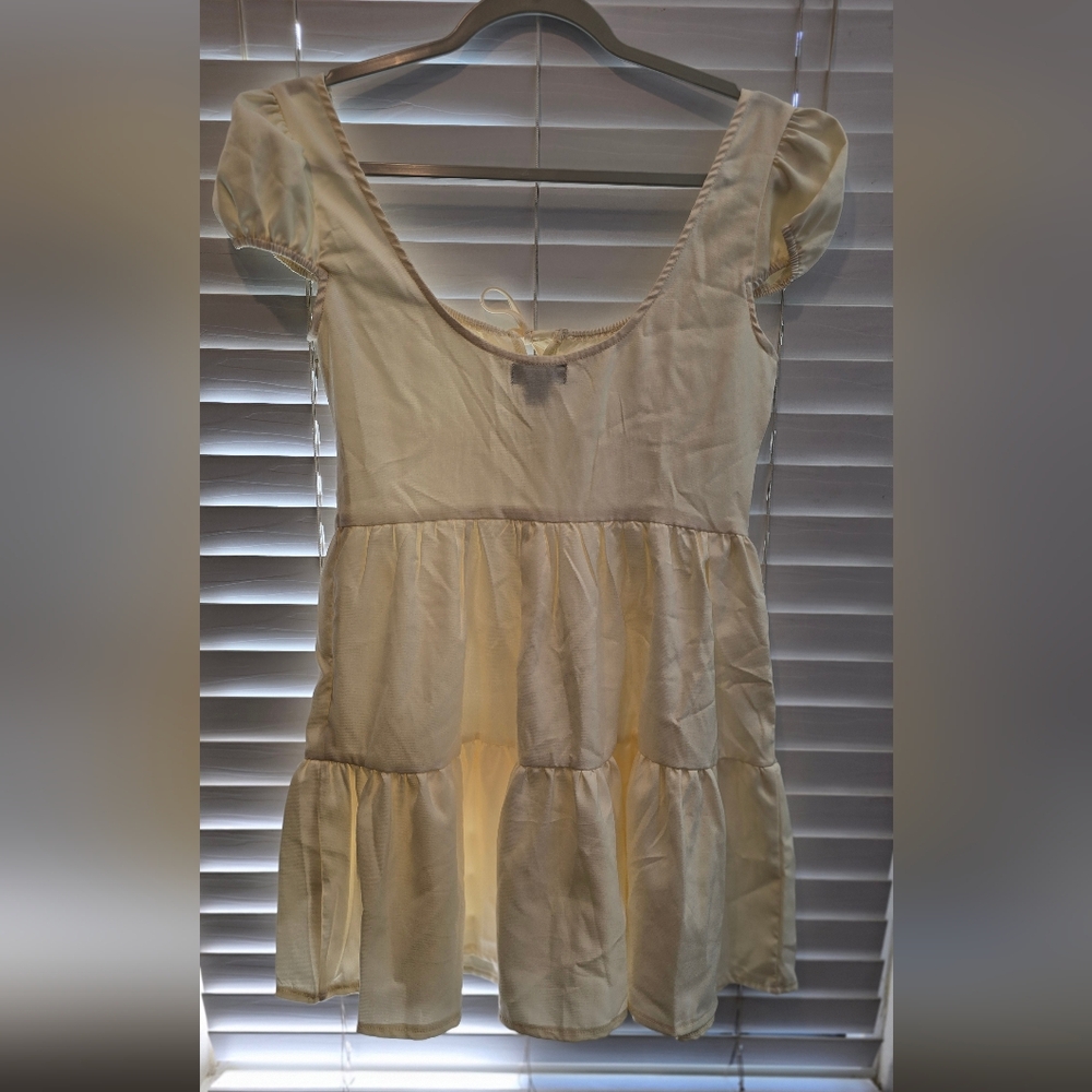 PrettyLittleThing Cream Puff Sleeve Tiered Dress with Tie Front, Boning/corset - Picture 2 of 5